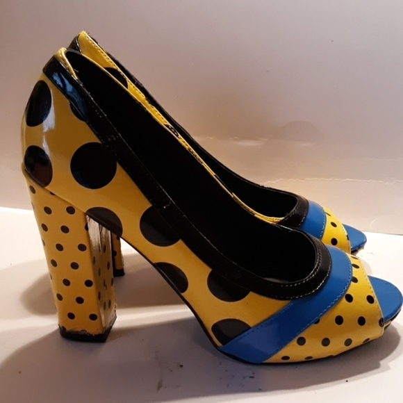 Hot Rated heels from Journeys 7 - Picture 3 of 7